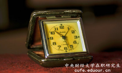 中央財(cái)經(jīng)大學(xué)保險(xiǎn)學(xué)在職研究生申碩考試什么時(shí)候報(bào)名？